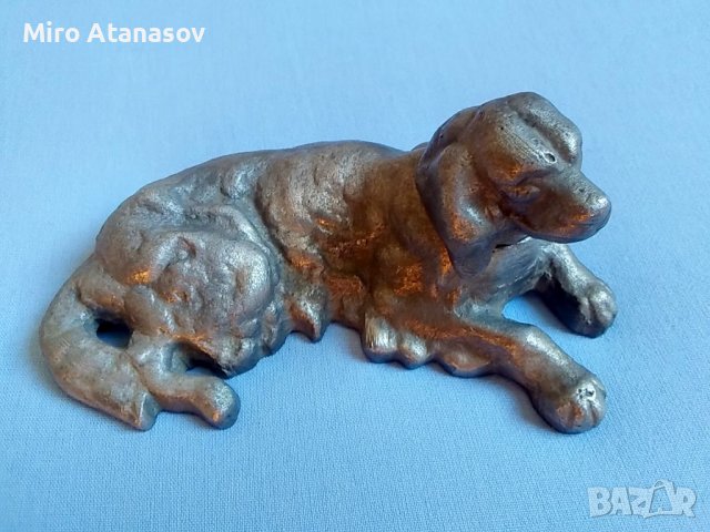 Стара метална фигура на куче