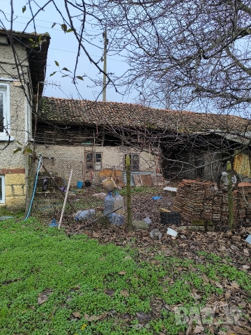 Продавам здрава двуетажна тухлена къща в село Дянково, снимка 2 - Къщи - 52822497