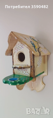 Ръчно изрисувана дървена къщичка за птици 