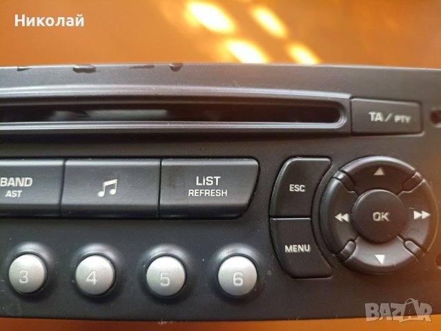 Продавам  хубав авто CD плейър работещ, снимка 2 - Аксесоари и консумативи - 43801315