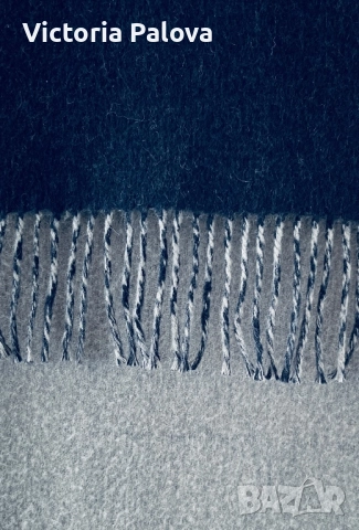 Елегантен вълнен двуцветен шал , снимка 3 - Шалове - 52922929