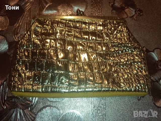 Ново Дамско Златисто Кожено Портмоне, снимка 5 - Портфейли, портмонета - 53277461