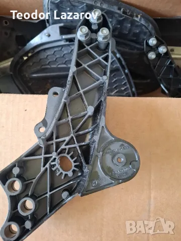  две задни опори - Mercedes-Benz AMG GT4, снимка 3 - Части - 50408633