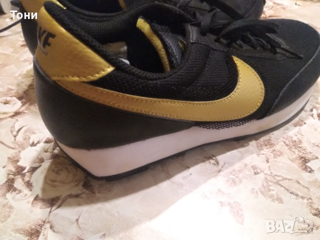 NIKE Оригинални Нови Дамски Маратонки от Естествена Кожа и Текстил 39 , снимка 8 - Маратонки - 52181690