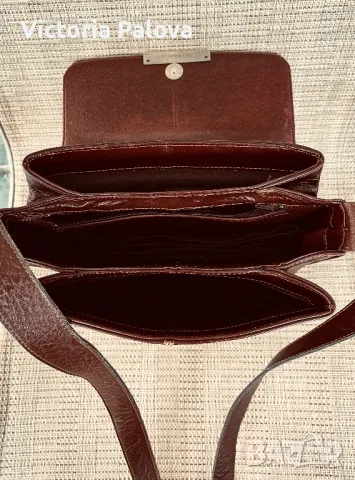 Удобна твърда дамска чанта, снимка 7 - Чанти - 47583330