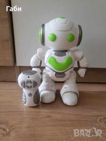 Интерактивен робот с дистанционно 