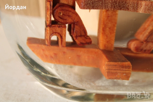 Стъклено шише за алкохол с дървени фигурки , снимка 9 - Други ценни предмети - 53564925