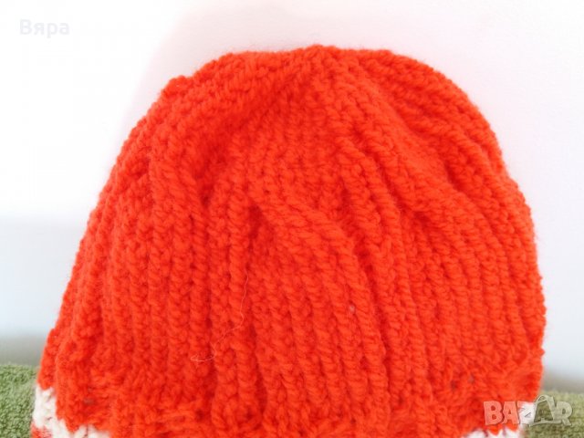 Ръчно изплетена детска шапка - ярко оранжева, с бяла лента!, снимка 2 - Шапки, шалове и ръкавици - 37809986