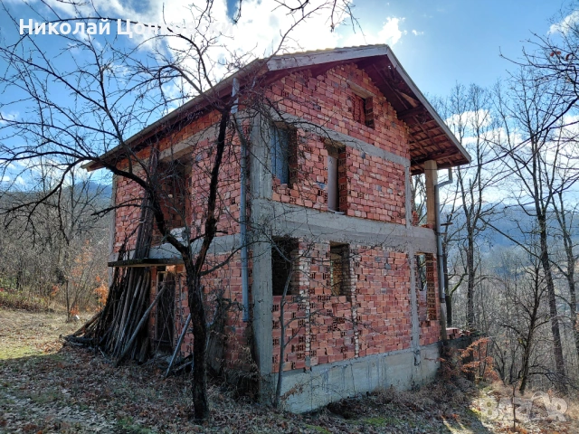 Продавам вилна сграда на груб строеж с дворно място, снимка 3 - Вили - 53587971