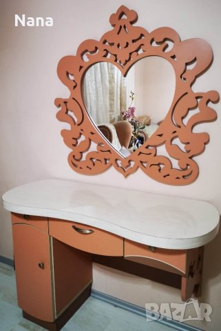 Тоалетка с огледало в отлично състояние! Цена 300лв 