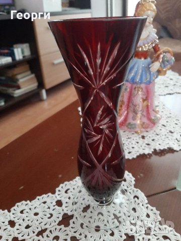  кристална  ваза -тъмно червена