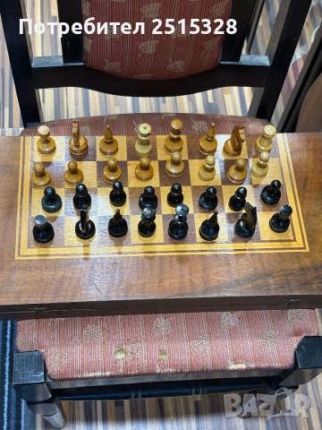 стара табла и шах
