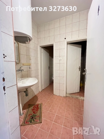 Продава се недвижим имот-  офис сграда, жилищна сграда ателие и гаражи  , снимка 5 - Къщи - 52691439