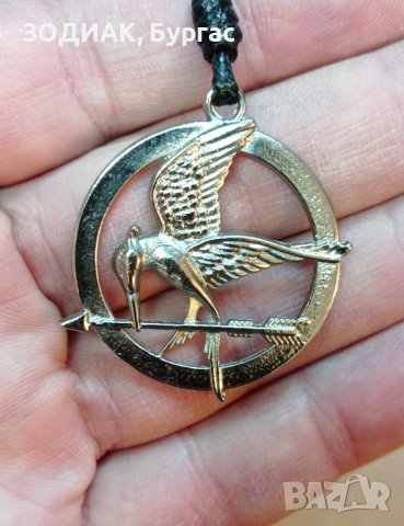 Комплект 2 броя Гердан / Медальон - Игрите на Глада / Сойка Присмехулка, снимка 2 - Колиета, медальони, синджири - 31915629