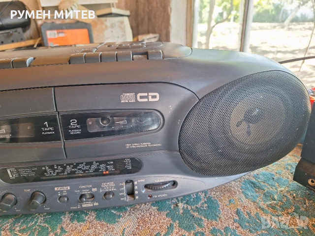 Радио касетофон Sharp, снимка 3 - Радиокасетофони, транзистори - 51541353