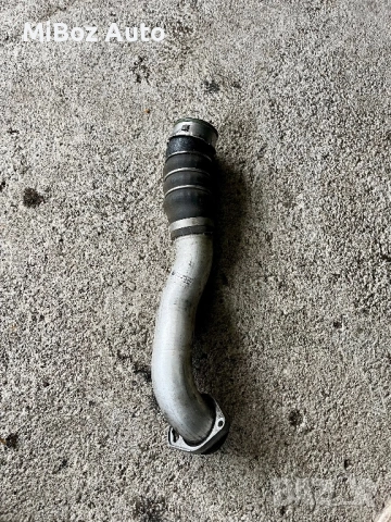 Тръба турбо БМВ Е90 91 BMW, снимка 2 - Части - 52343926