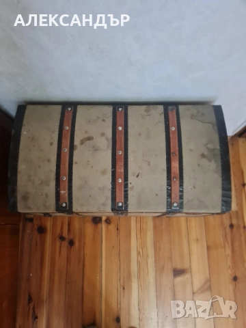 Продавам старинен сандък в добро за годините си състояние.Цена по договаряне., снимка 5 - Нумизматика и бонистика - 51776786