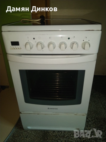 Спешно!!! Отлично работеща електрическа печка ARISTON, керамичен плот 
