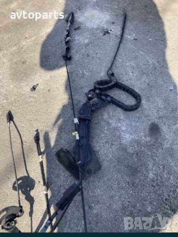 Chrysler voyager 2004година брави врати и багажник, снимка 8 - Части - 40493794