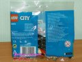 Продавам лего LEGO CITY 30570 - Спасителен кораб на въздушна възглавница, снимка 2