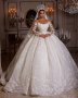 Сватбена рокля от 3 Д дантела в бяло, снимка 1 - Рокли - 40621763