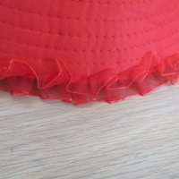 Червена шапка с периферия за момиче, нова, снимка 2 - Шапки, шалове и ръкавици - 37917703