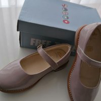 Лачени обувки Clarks , снимка 2 - Детски обувки - 37001071