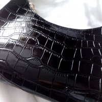 Дамска чанта с имитация на алигаторска кожа , снимка 2 - Чанти - 32479644