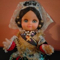 Колекционерска кукла в народни дрехи Folk Artesania Испания Марка 25 см, снимка 1 - Колекции - 43317965