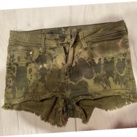 Дамски дънкови къси панталони, снимка 1 - Къси панталони и бермуди - 33009532