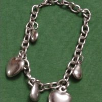 Фешън дамска сребриста гривна с сърчица модерен дизайн 37404, снимка 7 - Гривни - 40411101
