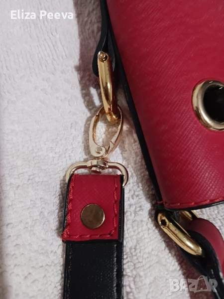 Червена чанта, снимка 1