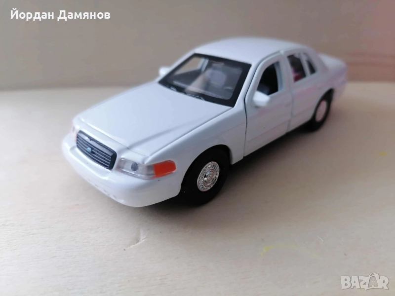 Форд Краун Виктория '99г. в мащаб 1:34 , снимка 1