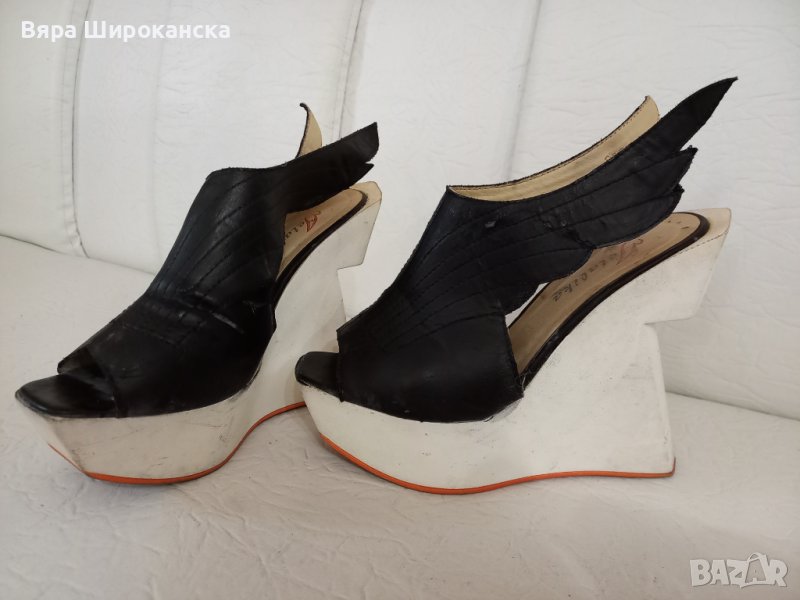 Черни платформи набук с уникален дизайн на бялата подметка. Размер 36., снимка 1