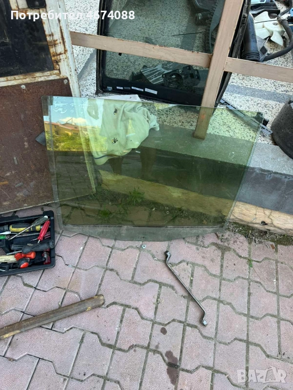 Задно ляво голямо стъкло на задна лява врата на VW Touran само за 50лв., снимка 1
