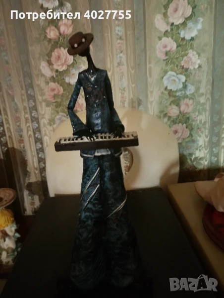 Статуетка музикант полеризин, снимка 1