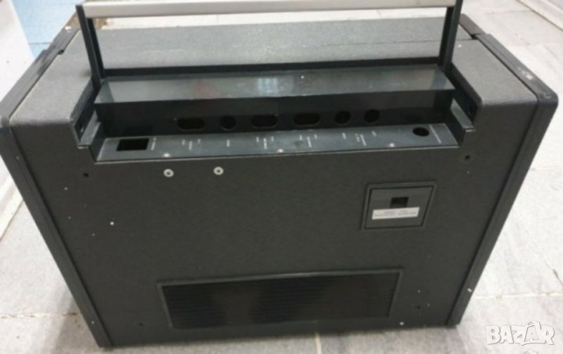 Оригинална кутия за ролков магнетофон Revox A77  В много добро състояние. Има вградени 2 говорителя., снимка 1