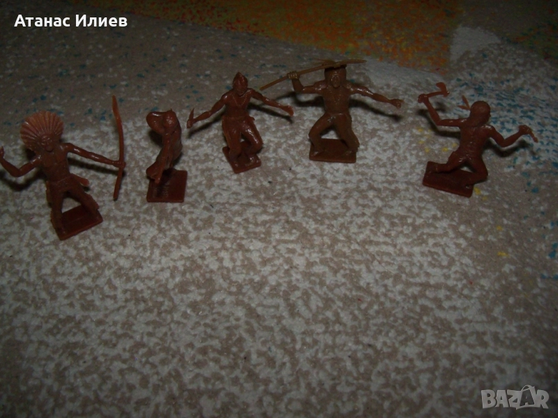 Лот 5 пластмасови войници индианци соц играчки, снимка 1