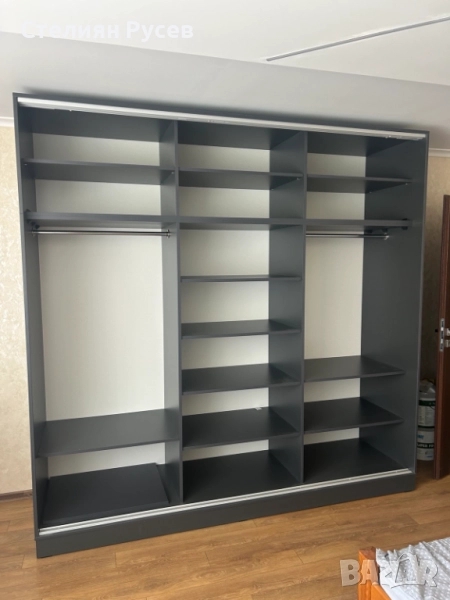 3009 трикрилен MDF МДФ гардероб 240/235см цена 2 000 лв или  1022.58евро   -235см висок, 240см широк, снимка 1