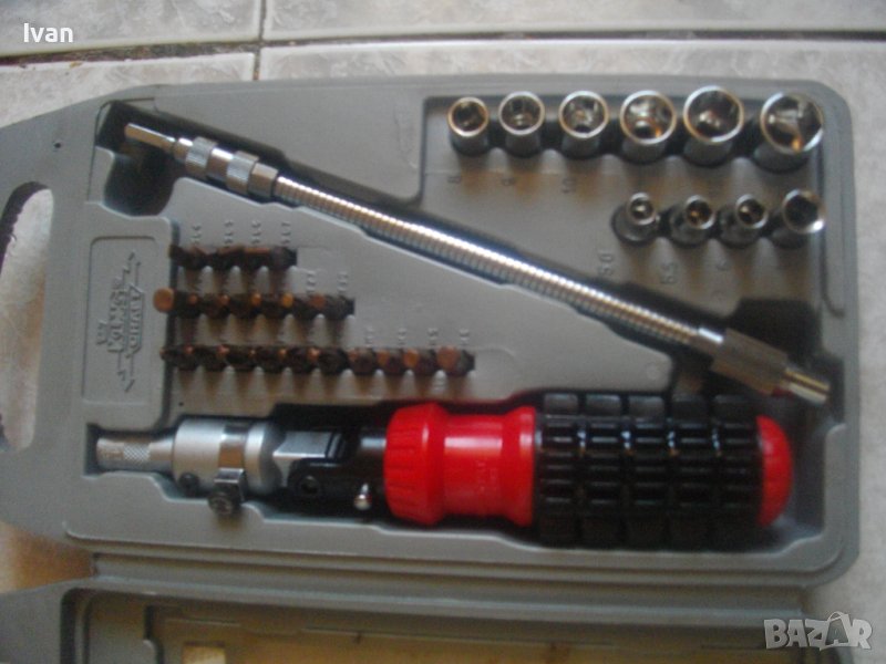 KING CRAFT-Нова Немска Реверсивна Тресчотъчна Отвертка-С Гъвкаво Рамо-Пълен Комплект-33 Части, снимка 1