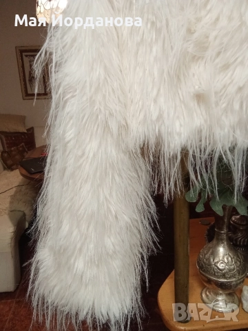 Страхотно, леко, късо палто с дълъг косъм. Номер М. Цена 65 лв., снимка 2 - Палта, манта - 51945397