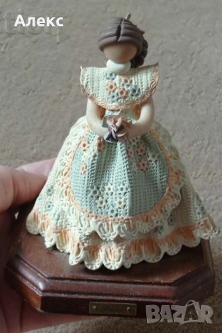 Колекция Gifina –Рядка, стара, ръчно изработена Доминиканска кукла.