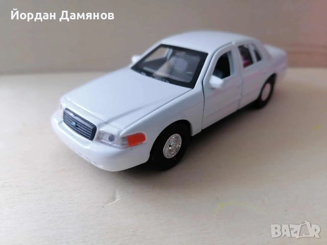 Форд Краун Виктория '99г. в мащаб 1:34 
