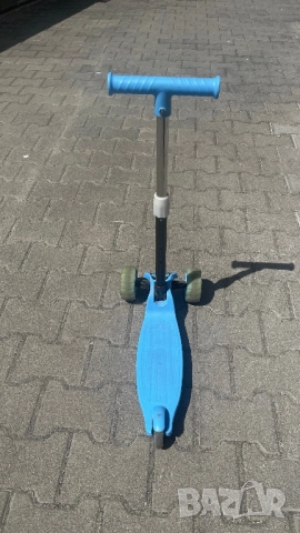 Детска тротинетка със светещи колела, снимка 2 - Скутери и тротинетки - 51457571