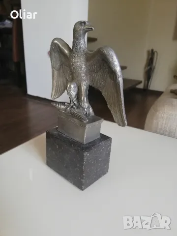 Много красива статуетка на орел от бронз и мрамор. , снимка 3 - Антикварни и старинни предмети - 47566886