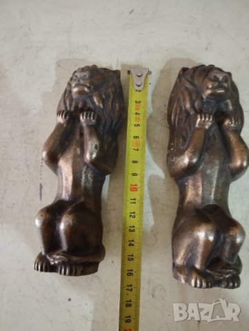 две бронз апликация лъв