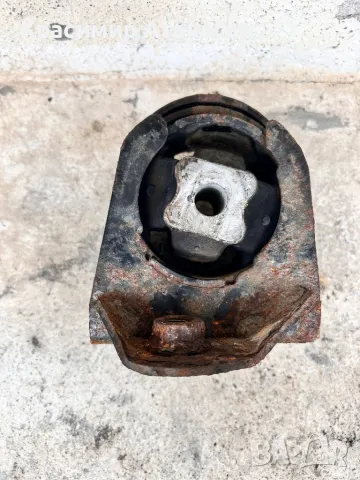 Тампон преден под радиатор за Тойота Корола версо. 2.2 D-CAT. 177кс.