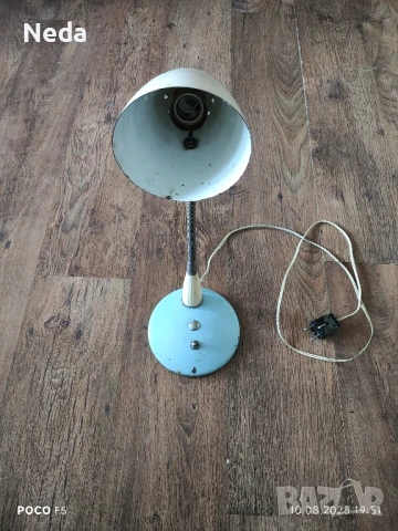 Стара настолна лампа