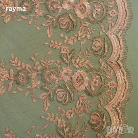 ELIE SAAB оригинална релефна дантела цвят корал и златно ламе, снимка 5 - Платове и дамаски - 27180397