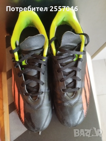 Футболни обувки бутонки Адидас, 38 номер